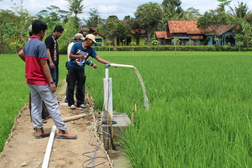 Pemasangan Pompa Air Tenaga Surya di Cimanggu, Cilacap
