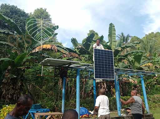 pemasangan pompa tenaga surya air di Desa Titawaai, Maluku Tengah